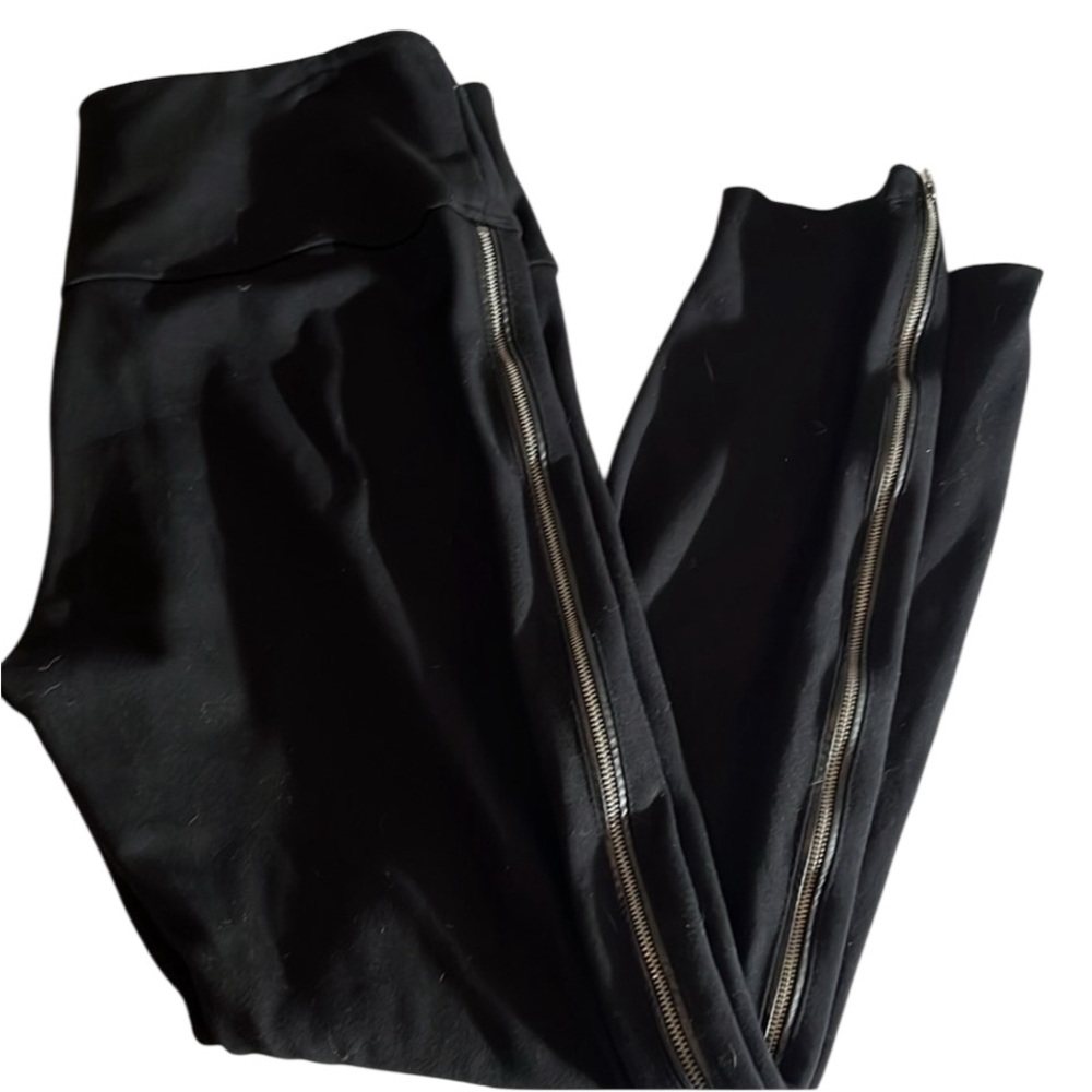 Lysse black size large legging with full zipper on outer legs faux leather